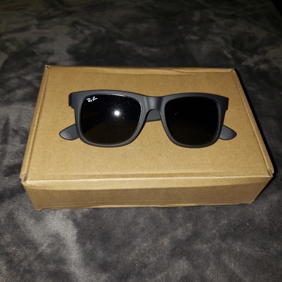 Ray-Ban Justin Sunglasses - Picture 1 of 3